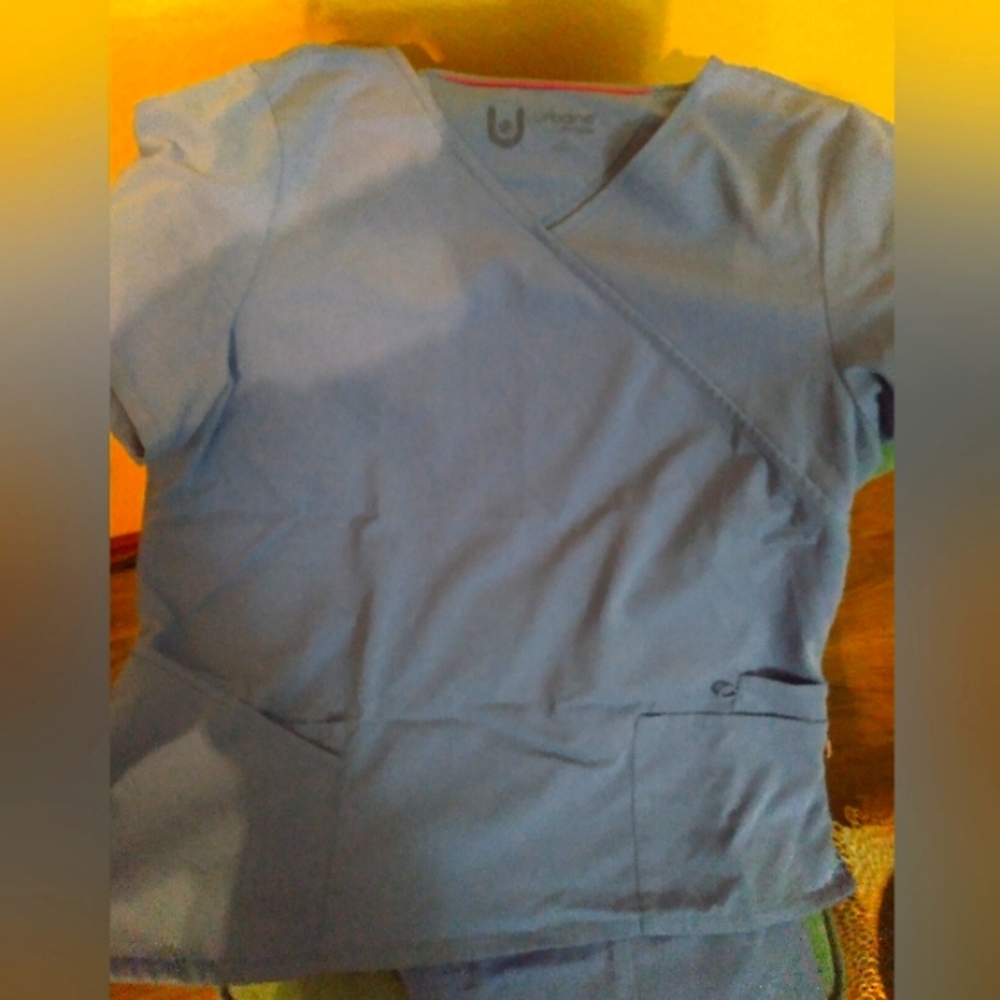 Scrub Set - Picture 2 of 3